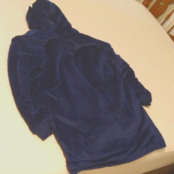 Knee Length Robe - Picture 7 of 10